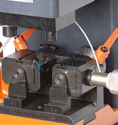 Станок Keyworld 383AC (LX583) Вертикально-фрезерный для изготовления ключей