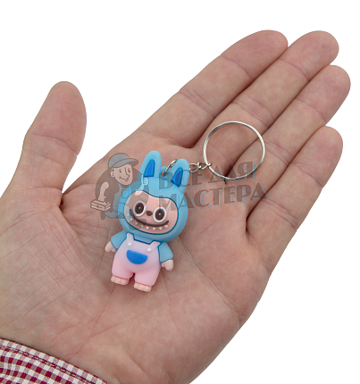 Брелок для ключей "LABUBU" в комбинезоне, цв. голубой/розовый