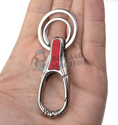 Карабин с двумя кольцами для ключей красный
