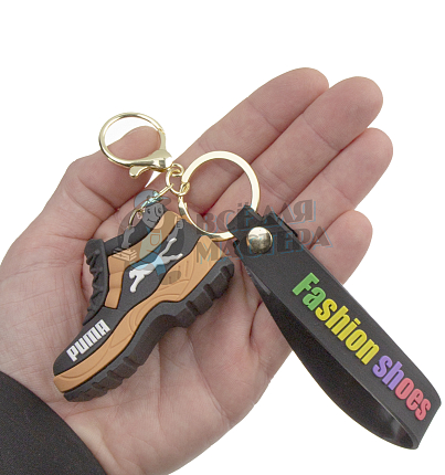 Брелок для ключей "PUMA ботинок" цв.бежевый + карабин