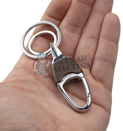 Карабин коричневый с двумя кольцами для ключей овальный