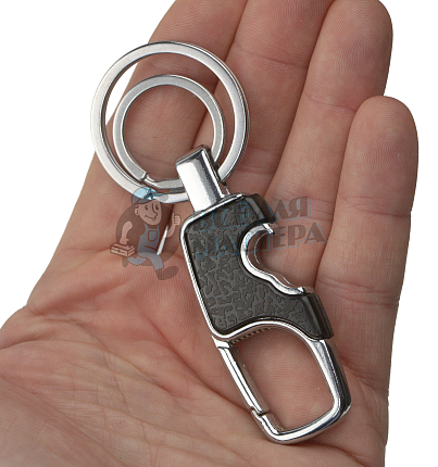 Карабин чёрный с двумя кольцами для ключей и открывашкой 
